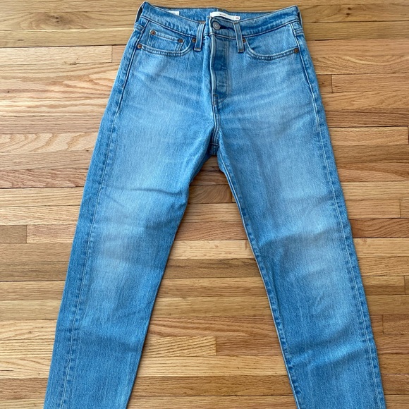 Levi’s Wedgie Jean! - Picture 2 of 3